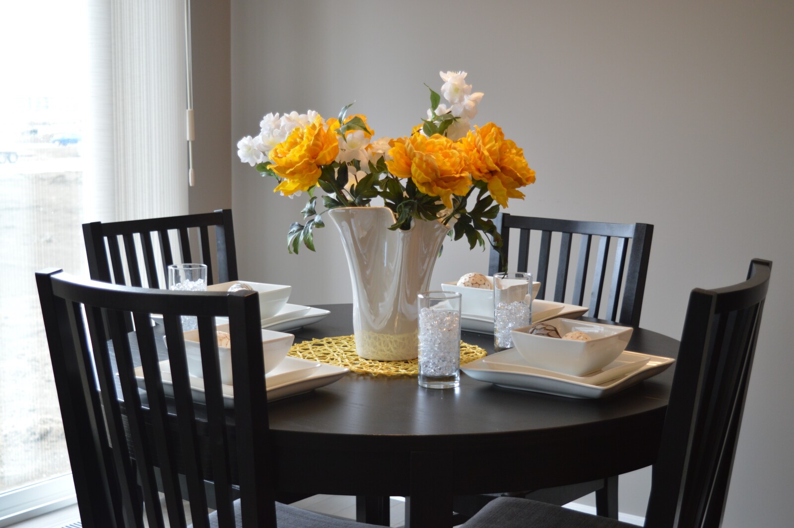 A Guide to Choosing a Dining Table’s Size and Shape