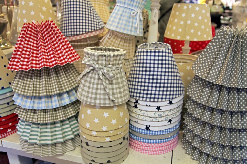 Choose a lampshade that suits the lamp style.