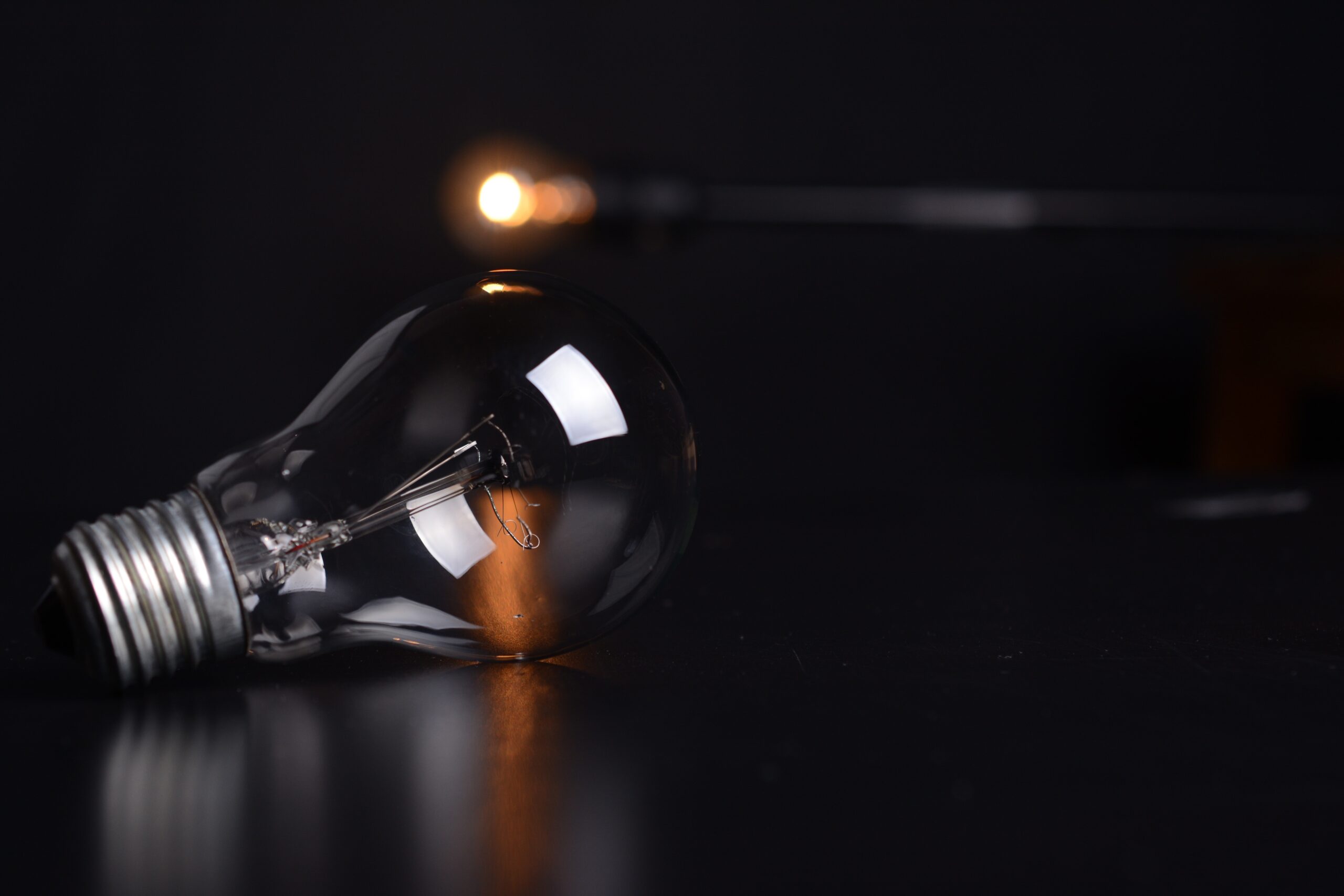 Exploring the Differences Between E26 and A19 Lightbulbs